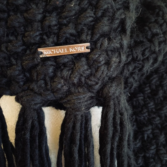Michael Kors black scarf - Picture 2 of 3